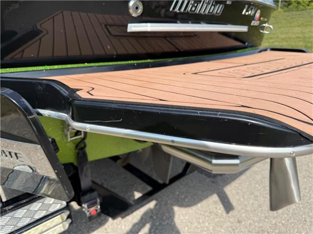 2015 Malibu Wakesetter 23 LSV  Black