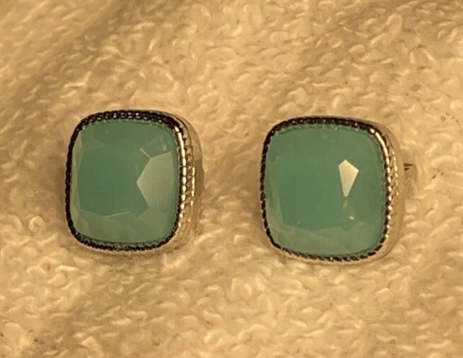 Серьги-гвоздики Lia Sophia бирюзовый синий камень серебристый тон б/у в отличном состоянии ювелирные изделия lS - Изображение 4 из 4