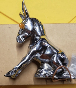 1970 NOVELTY DONKEY WITH AMBER LIGHTED EYES gem hood ornament NEW OLD STOCK #219