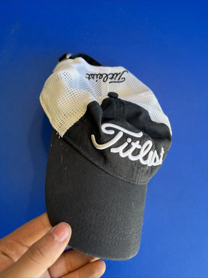 Gorra Titleist correa trasera negra blanca malla bordada golf para hombre usada Foto 3 de 4