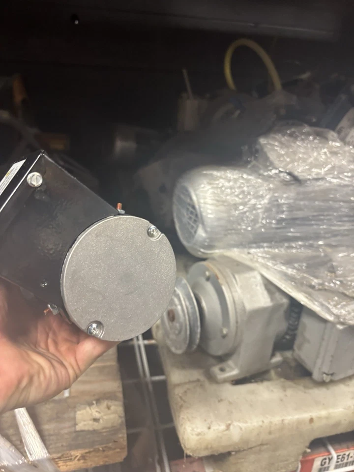 NEW NO BOX DAYTON 1LPV2 AC Gearmotor TENV 181RPM 115/230V Gearmotor - Image 4 of 4