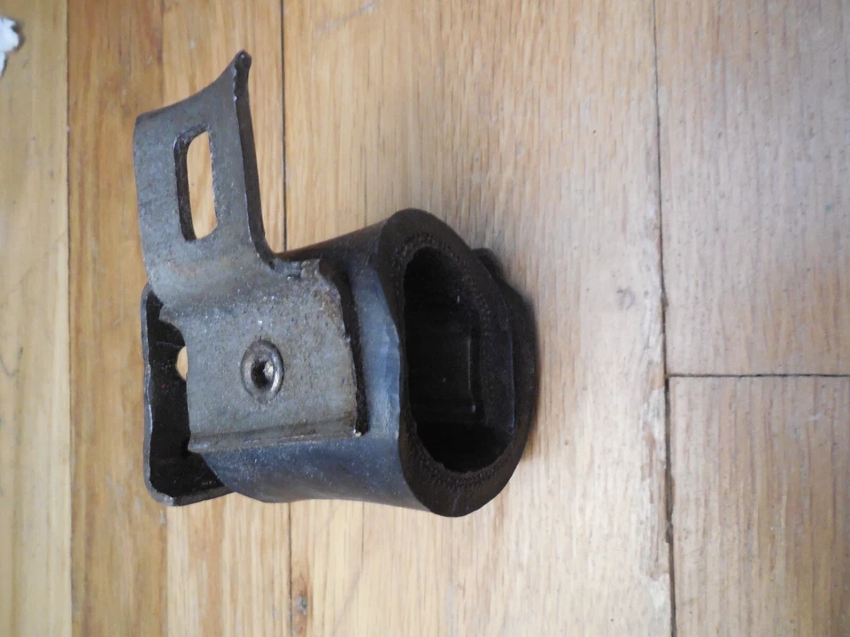 Soporte silenciador y aislador derecho Ford Galaxie 352 1966 nuevo de lote original C6az-5260-K Foto 4 de 4