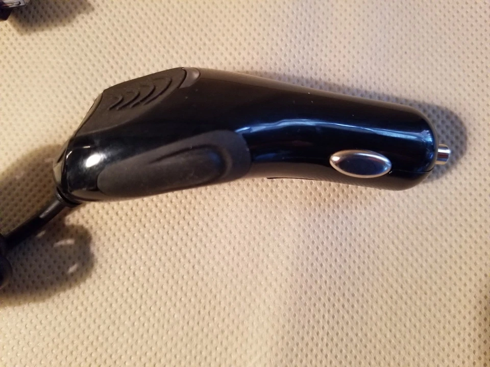 Ventev Dual Output Car Charger 1A for Apple 30-Pin Devices-Top Quality-Brand NEW - Image 4 of 4