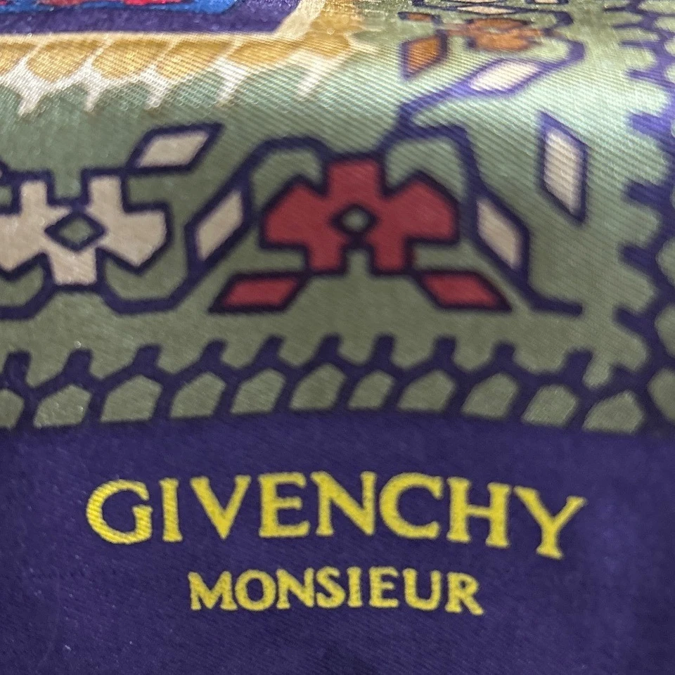 Bufanda de seda Givenchy Monsieur para hombre púrpura patrón geométrico accesorio de lujo usada en excelente estado Foto 2 de 4