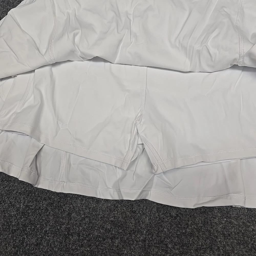 Women's XL White Flowy Tennis Skirt with Built-In Stretchy Shorts Nylon Elastane