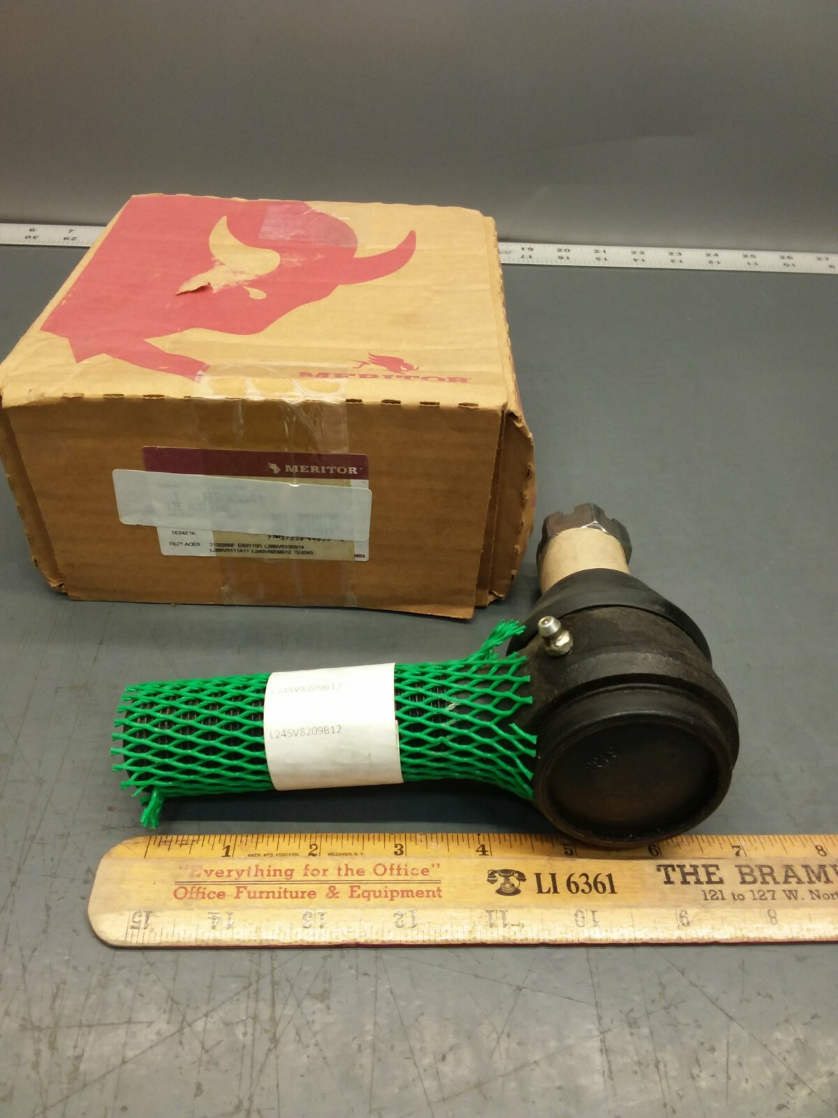 NOS Genuine Meritor R230041 Tie Rod End, Right Hand. Xref E12003. FREE SHIPPING