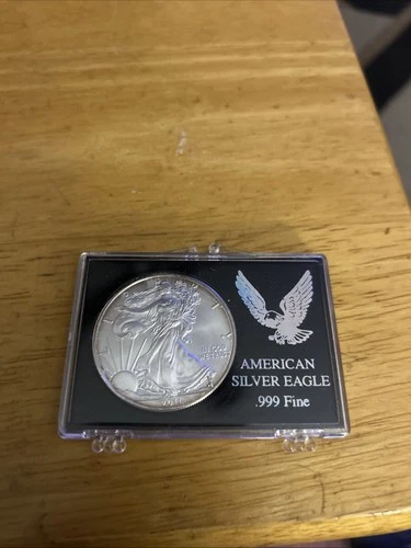 2011 1 oz American Silver Eagle $1 Coin. US Mint  .999 Fine Silver