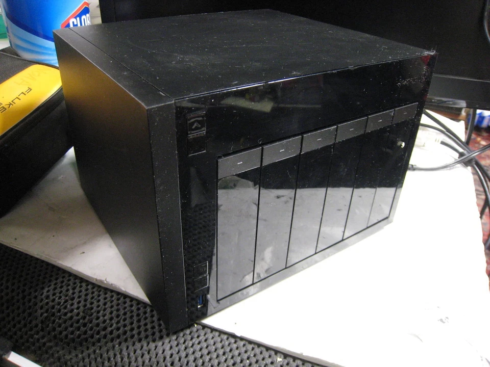 Seagate externes NAS 6 Bay Pro 1JL5N4-571 ohne Festplatten