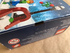 LEGO: Winter Skating Scene (40107) - UNOPENED, RETIRED SET, LIMITED EDITION