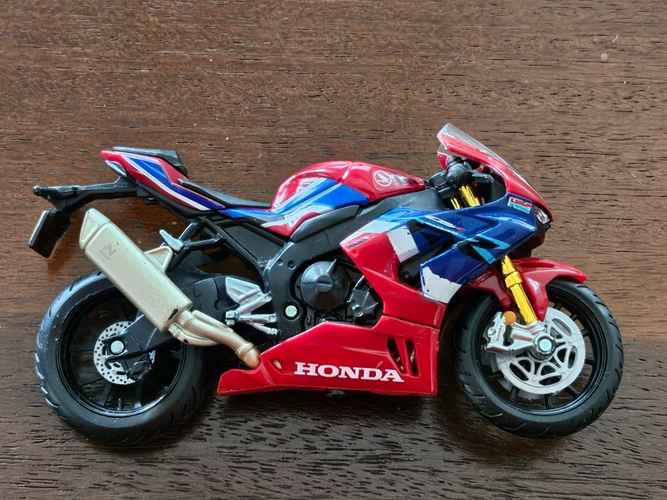 Kids Maisto 1:18 Ducati SuperSport S motorcycle racing bike Plastic model toy - Image 3 of 4