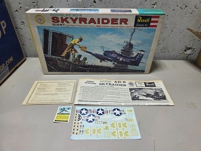 1960 Revell 1/40 USN Douglas A-6 / AD-6 Skyraider Model Airplane Kit Parts & Box