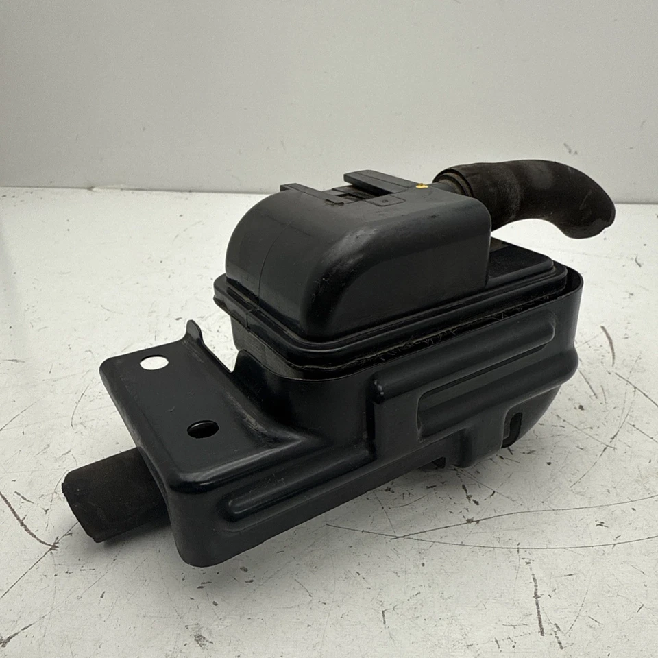 2004 TOYOTA SIENNA FUEL CANISTER FILTER 77746-08010 OEM 04 05 06 07 08 09 10 Foto 4 de 4