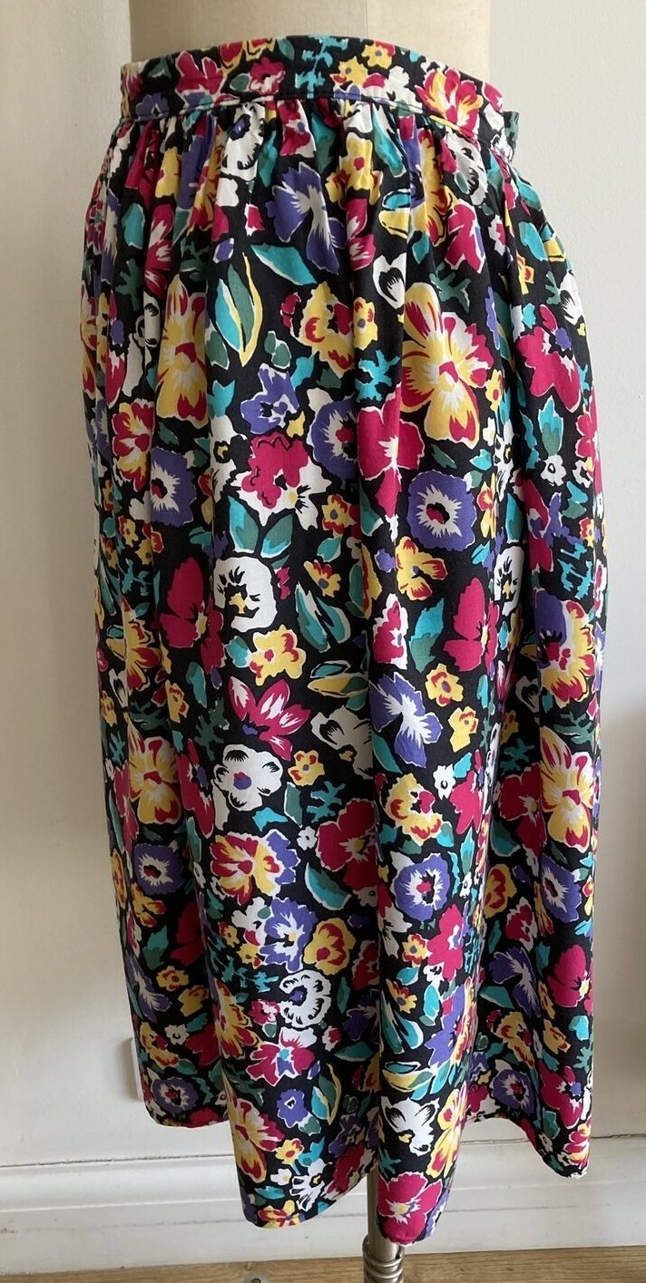 1970s/80s Black Fuchsia Floral Vintage BHS Skirt,  26" waist, VGC 3