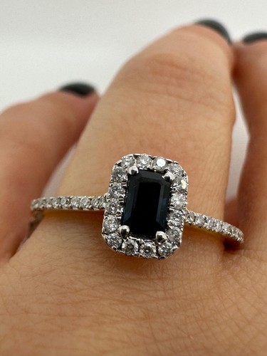 18CT YELLOW GOLD EMERALD CUT BLUE SAPPHIRE AND DIAMONDS RING 0.48CT *GG77 - Picture 2 of 11