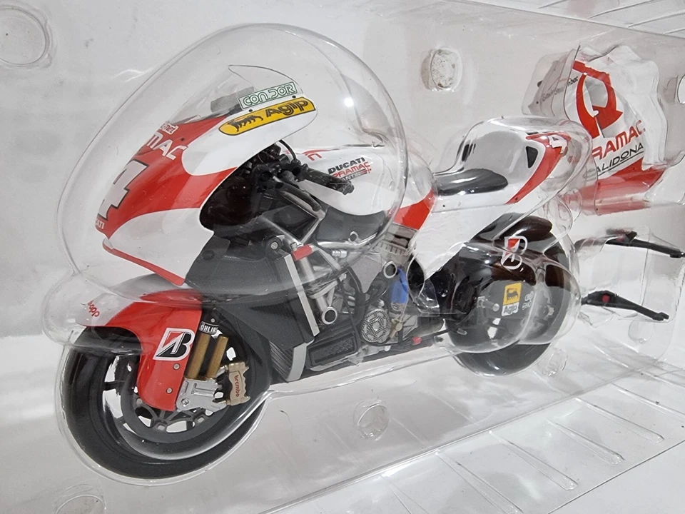Minichamps 122070004 - Ducati Desmo16 GP7 A.Barros Pramac D'Antin MotoGP 2007 - Image 4 of 4