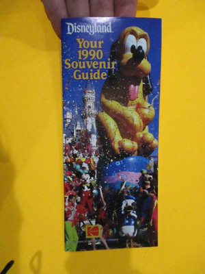 1990 DISNEYLAND SOUVENIR GUIDEBOOK/FOLD OUT MAP EXC PLUTO FREE SHIPPING