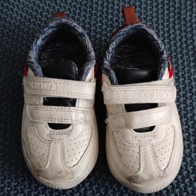 Carter's Baby Toddler US 6 Faux Leather White Hook & Loop Low Top Sneakers