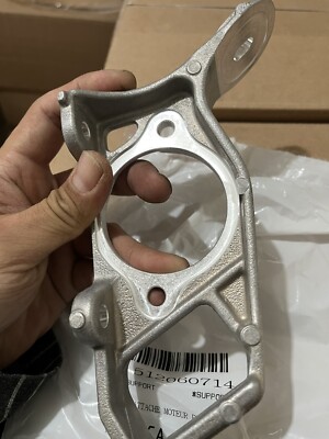 BRAND NEW  Genuine   BRP Ski-Doo 800R ENGINE MOTOR MOUNT BRACKET 512060714
