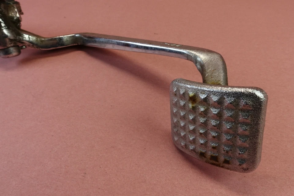 1985 1986 1987 1988 Suzuki Cavalcade 1400 pedal de freno trasero y acoplamiento Foto 2 de 4