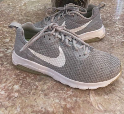 Nike Men's Air Max Motion Gray Cross Trainer Sneakers 833260-011