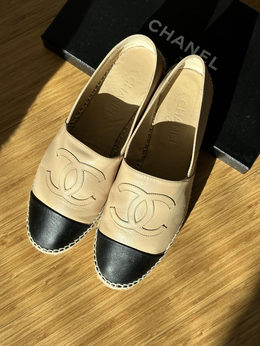 CHANEL Beige/Black Lambskin CC logo Espadrilles Flats / Size EU 40