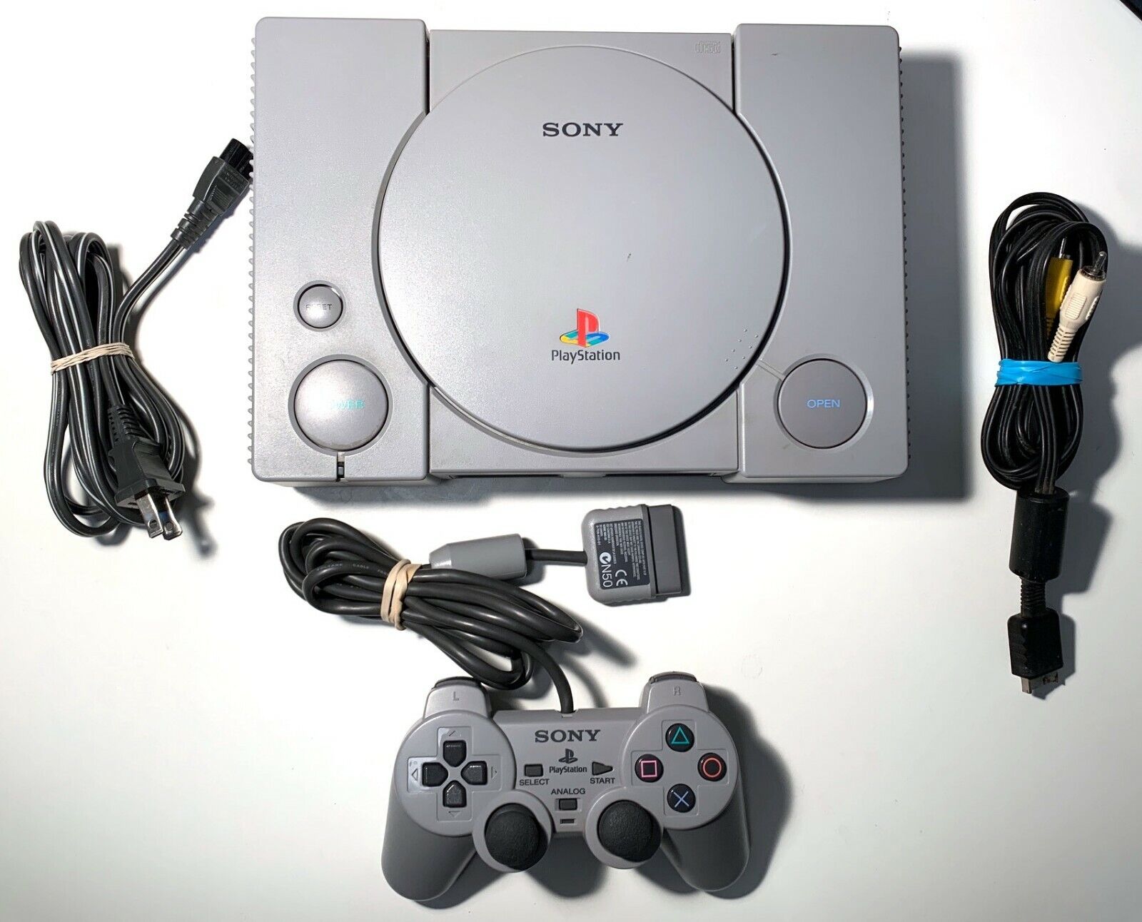 boom Besøg bedsteforældre inden for Original Sony Playstation 1 PS1 Console with Cables &amp; OEM Controller |  eBay