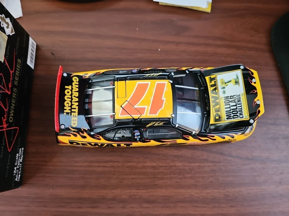 Matt Kenseth #17 2002 calibre de equipo/2400 propietarios Dewalt Million Dollar Challenge Foto 2 de 4