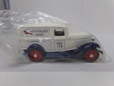 ERTL 1932 Panel Delivery Truck Bank 1:25 030722DMT2
