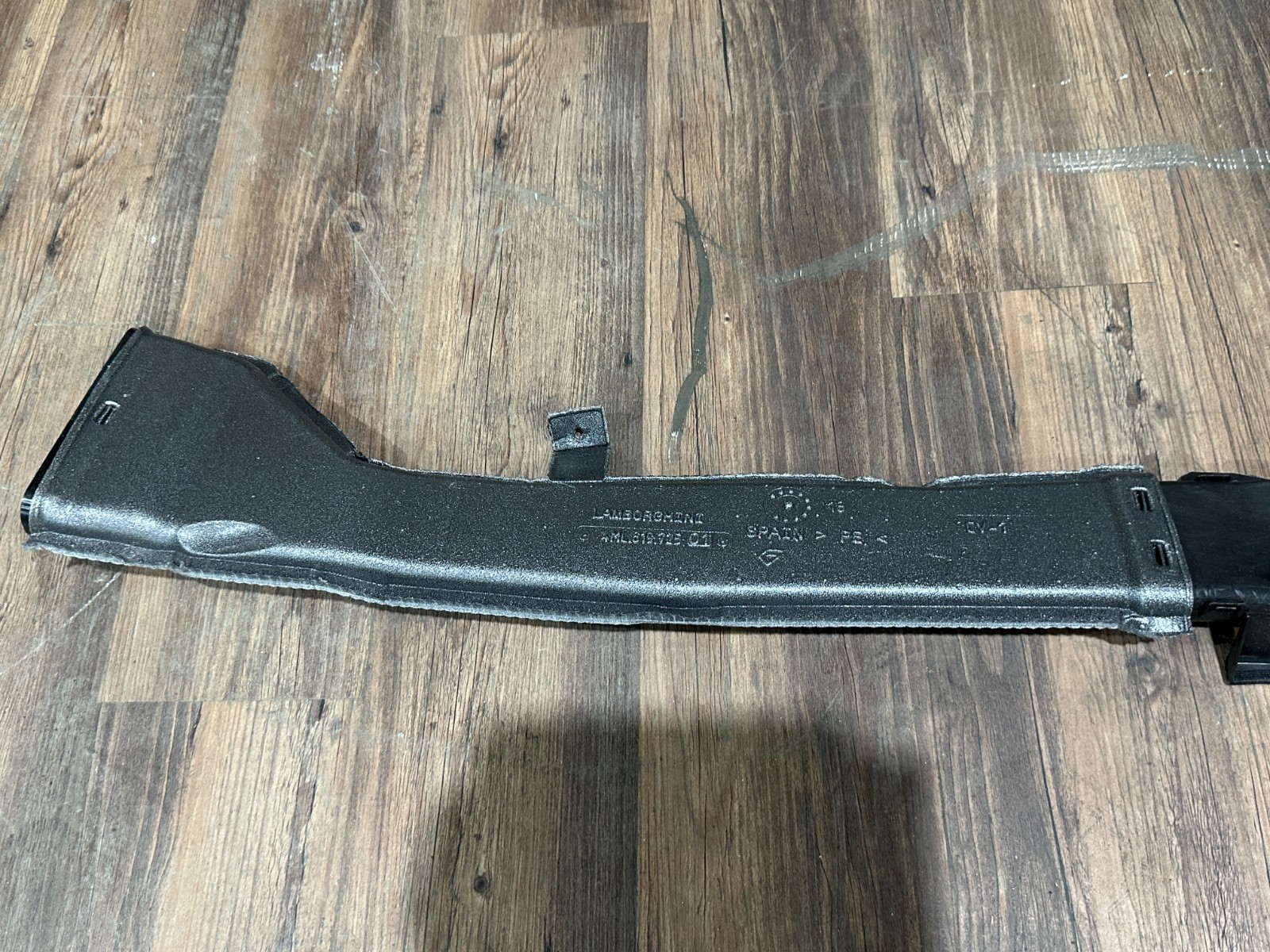 2018-2024 LAMBORGHINI URUS LEFT AIR DUCT GUIDE OEM 4ML819725