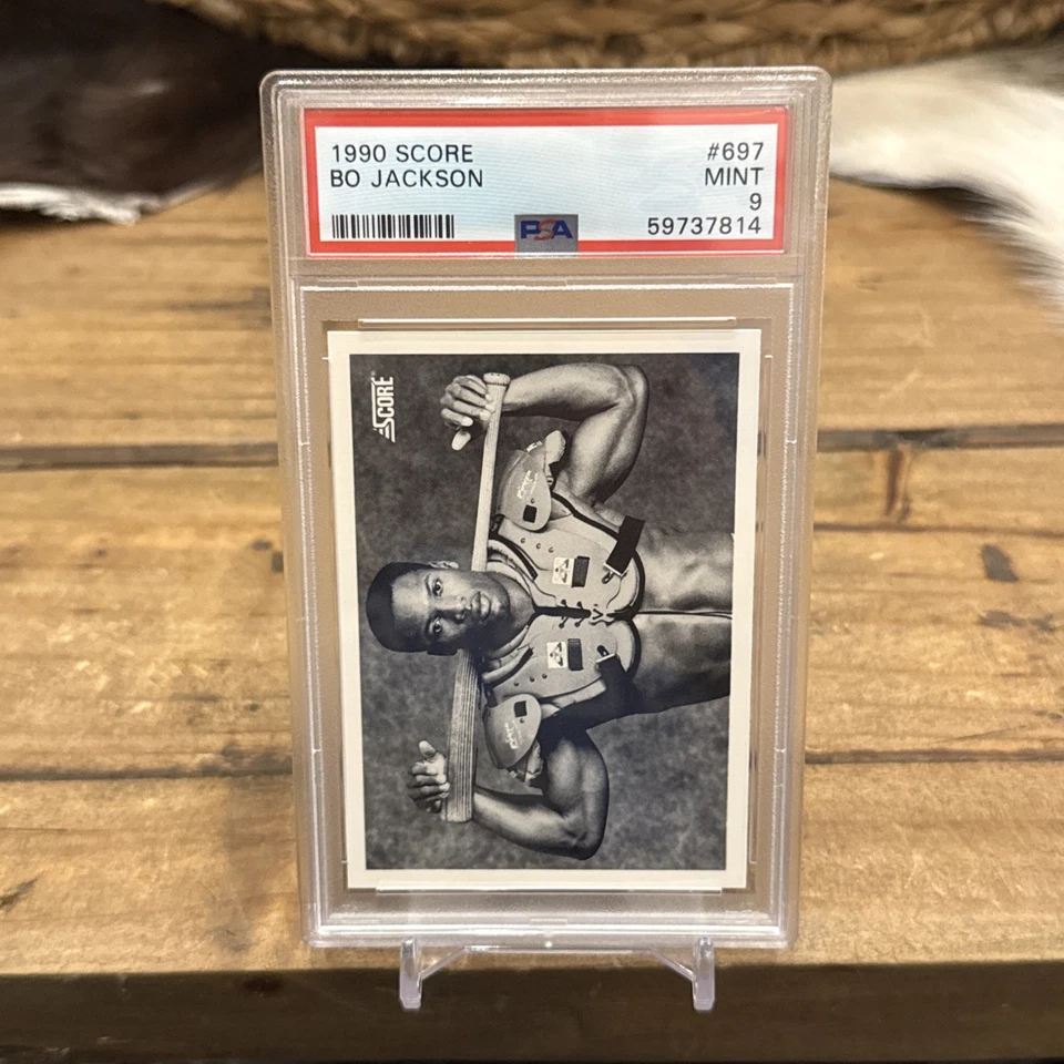 1990 Score Bo Jackson #697 blanco y negro Bo Know fútbol/béisbol PSA 9 como nuevo Foto 2 de 4