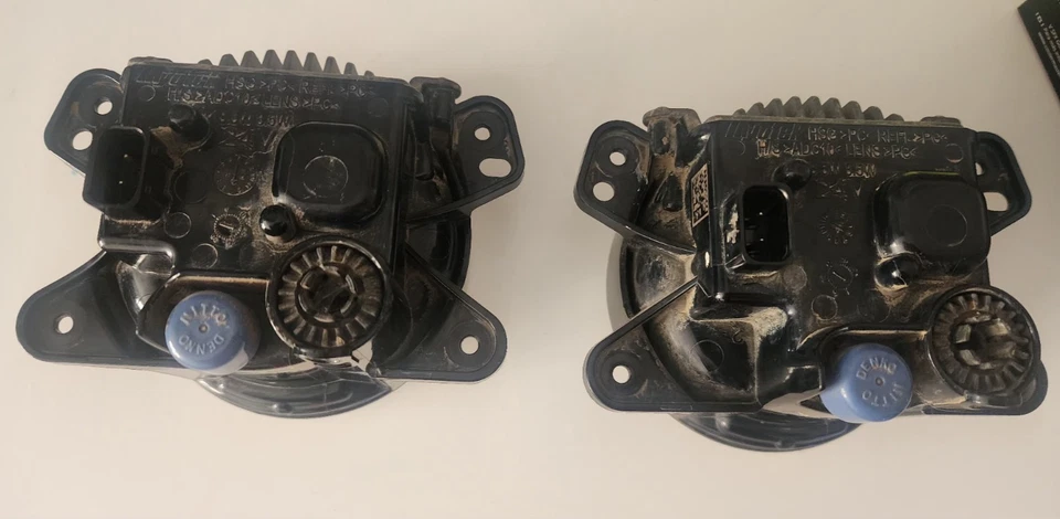 Оригинальный светодиодный противотуманный фонарь для Jeep Wrangler Gladiator 2018-2023 годов выпуска, б/у от оригинального производителя, снятый с JT - Изображение 3 из 4