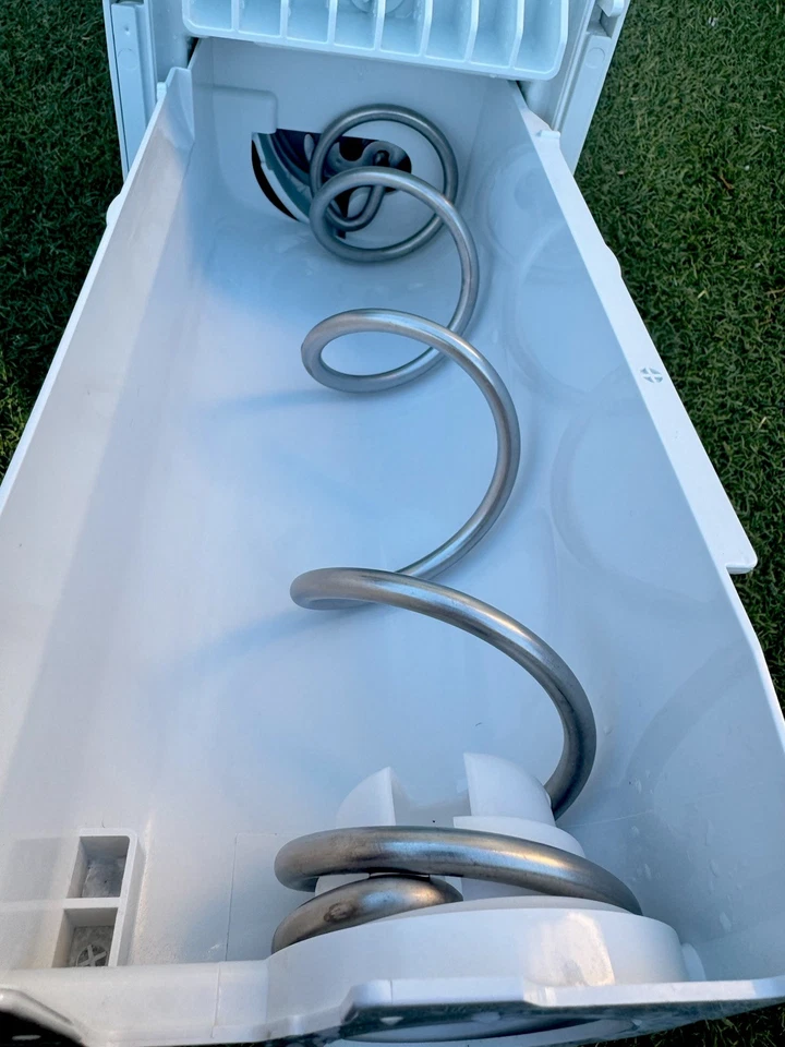 Contenedor de hielo para refrigerador KENMORE P# P#30111-0010807-00 de Mdl# 111.73042610 Foto 4 de 4