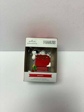 Hallmark Snoopy w/ Doghouse Ornament Peanuts NEW
