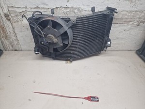 Suzuki GSXR 600 750 Kühler mit Lüfter K1 K2 K3 WVBG R 8083