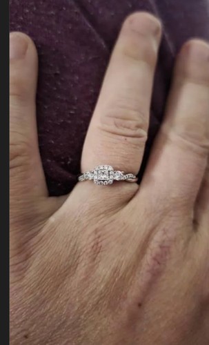diamond ring 7 1/2  bought from helzberge never wore