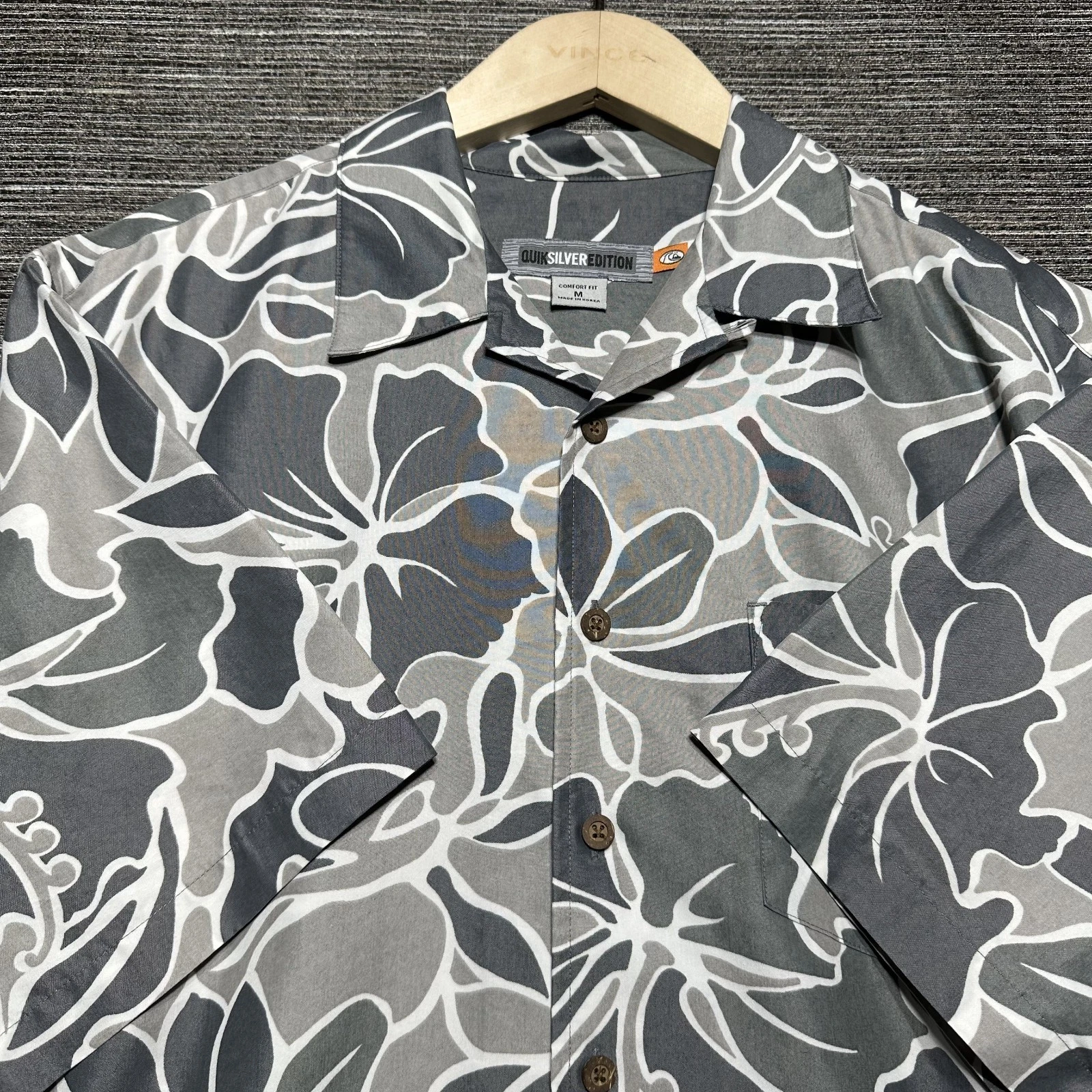 Quiksilver Shirt Men's M Gray Floral SS Comfort Fit Button Hawaiian Summer Y2K