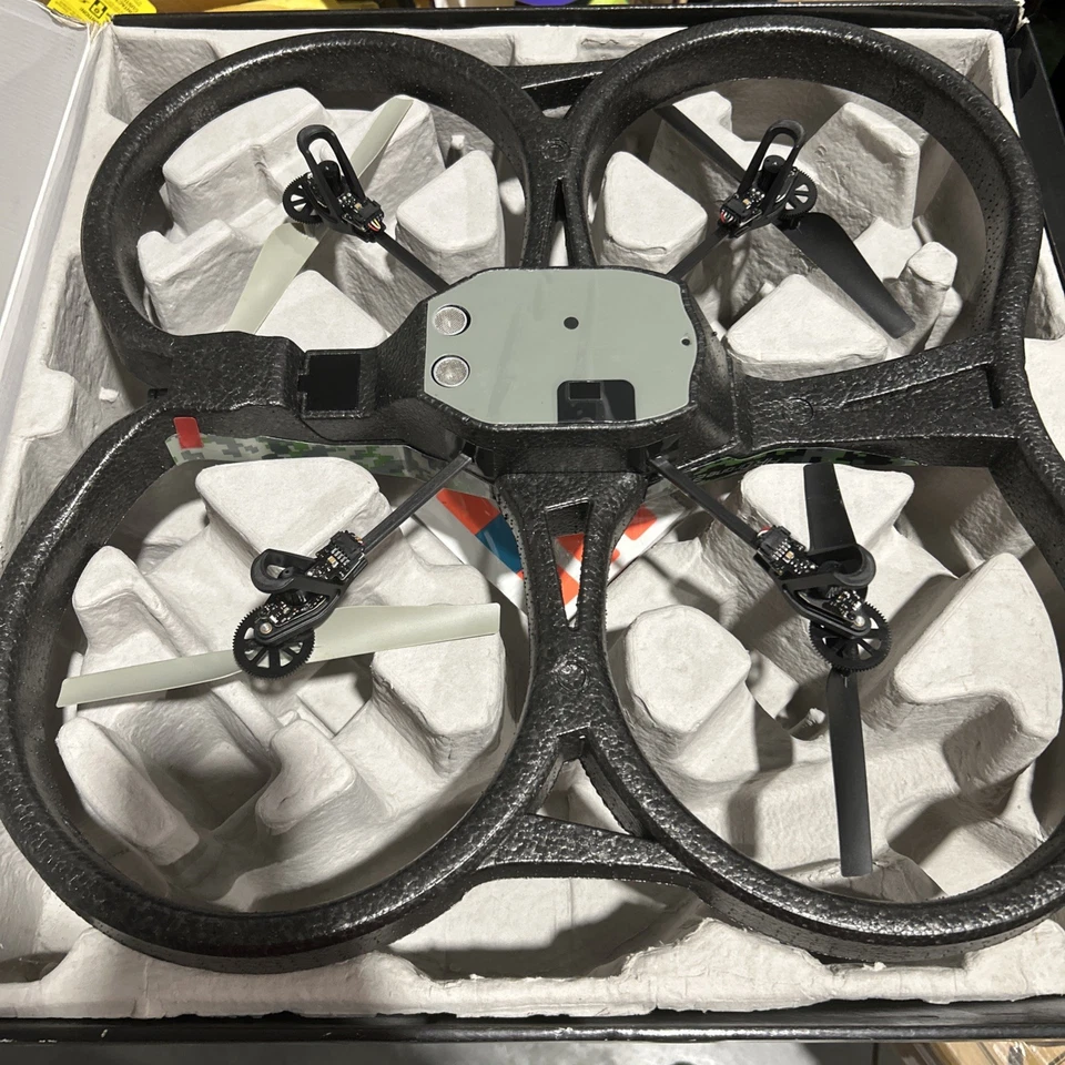 Parrot AR 无人机 2.0 Elite 四轴飞行器 - WiFi - 无电池 — 第 2/3 张图片