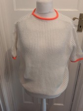 Großer weiß und orangefarbener Pullover Pul...