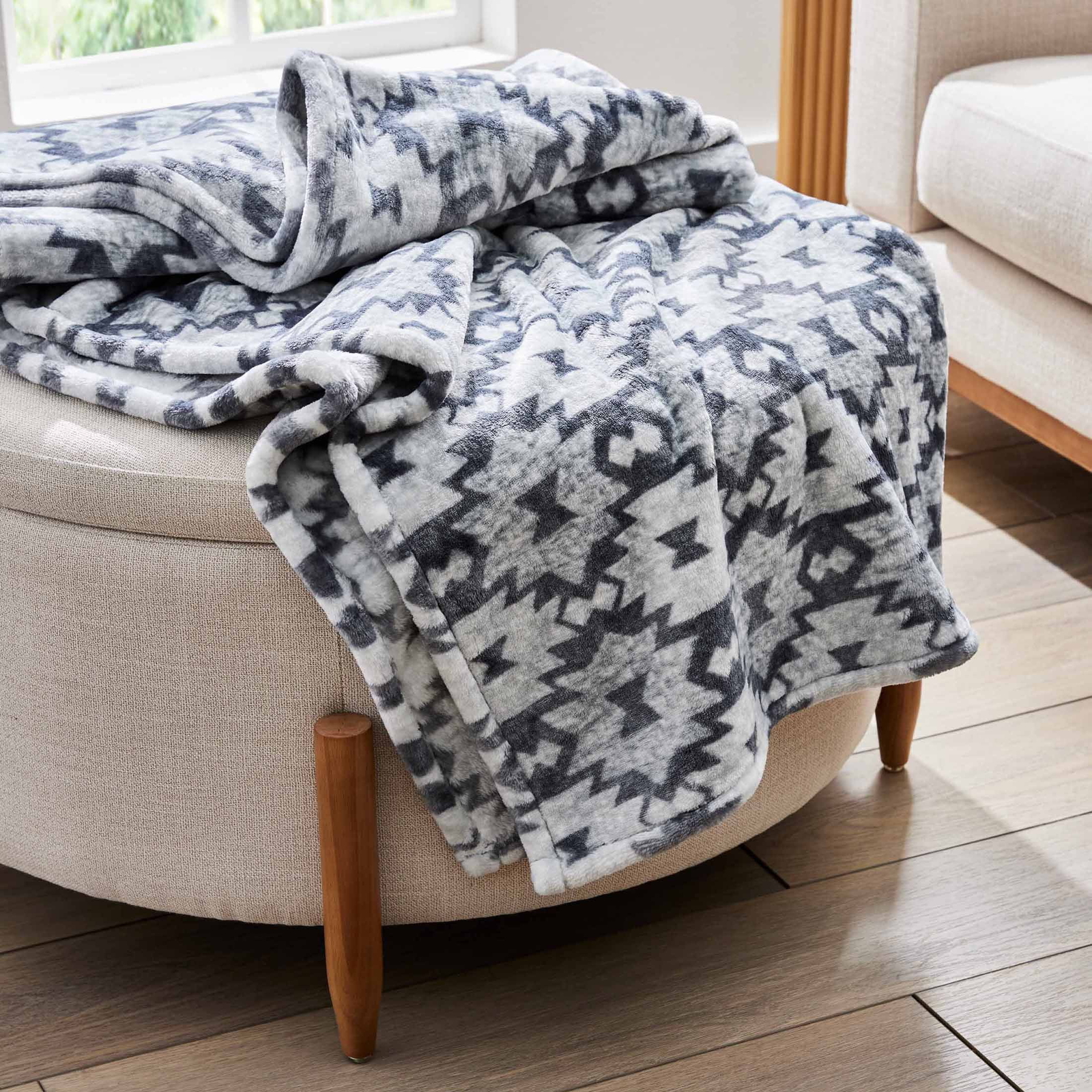 Better Homes & Gardens Printed Heavyweight Ultra Plush Adult Throw, 50” x 72”,