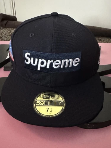 Chapeau Supreme World Famous 1994 boîte logo New Era bleu marine Fw20 ajusté 7 1/4