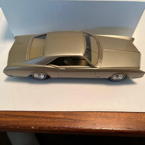 1966 Buick Riviera Plastic Promo Model 1/25 Scale Champagne Color - Picture 3 of 11