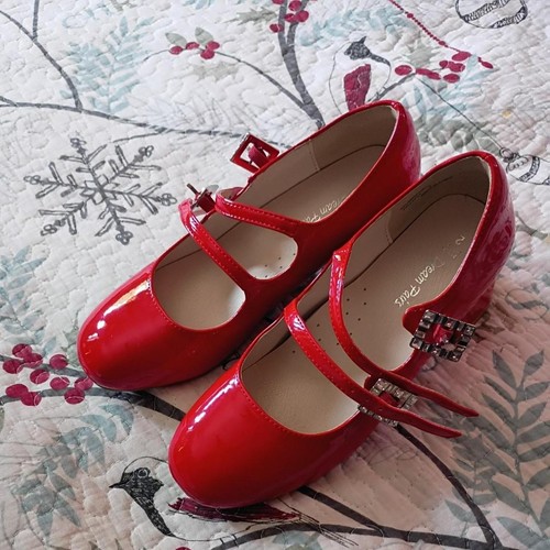 Red Diane or Susan Freis Courts Other