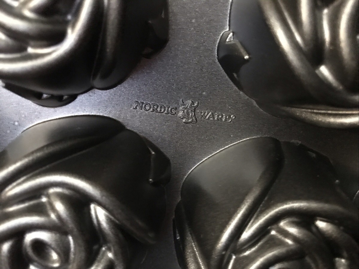 Nordic Ware Sweetheart Rose Muffin Cake Pan 12 Roses Non-Stick