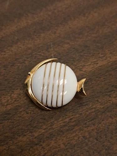 Vintage CROWN TRIFARI - gold tone - White Stone FISH PIN Brooch MCM Art Jewelry