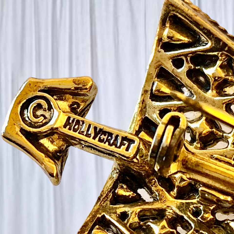 HOLLYCRAFT Vintage Christmas Tree Brooch Pin MultiColor Rhinestones