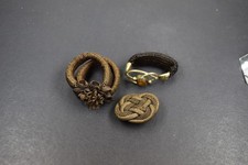 3 Teile antiker Haarschmuck. 2 Armb&auml;nder und eine Brosche. Bauernschmuck um 1860