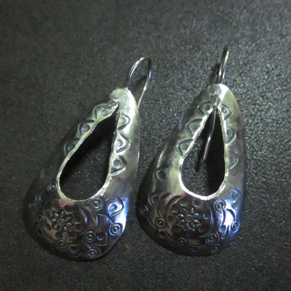 Orecchini d'argento Hill Tribe Fine Sterling Silver Earrings Teardrop Tibetan - Image 3 of 3