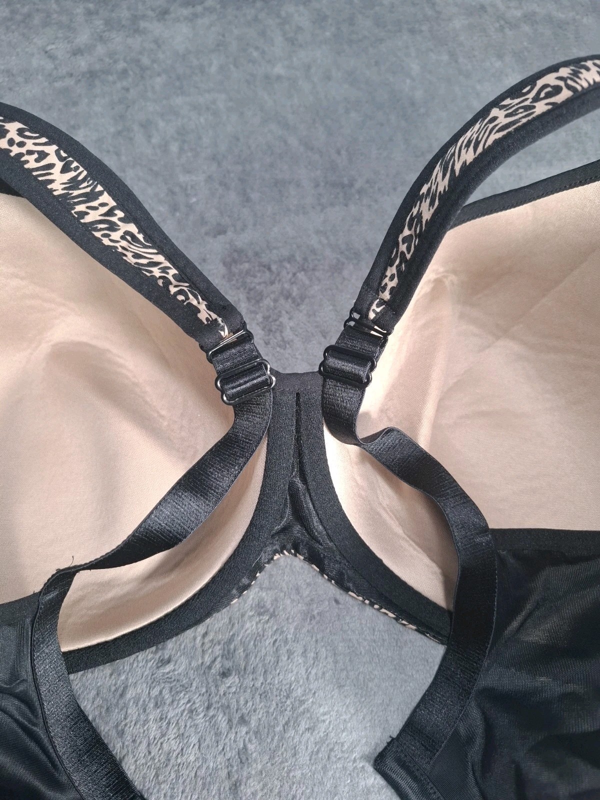 OLGA “Flirty” Leopard Pattern Lightly Lined Plung… - image 9