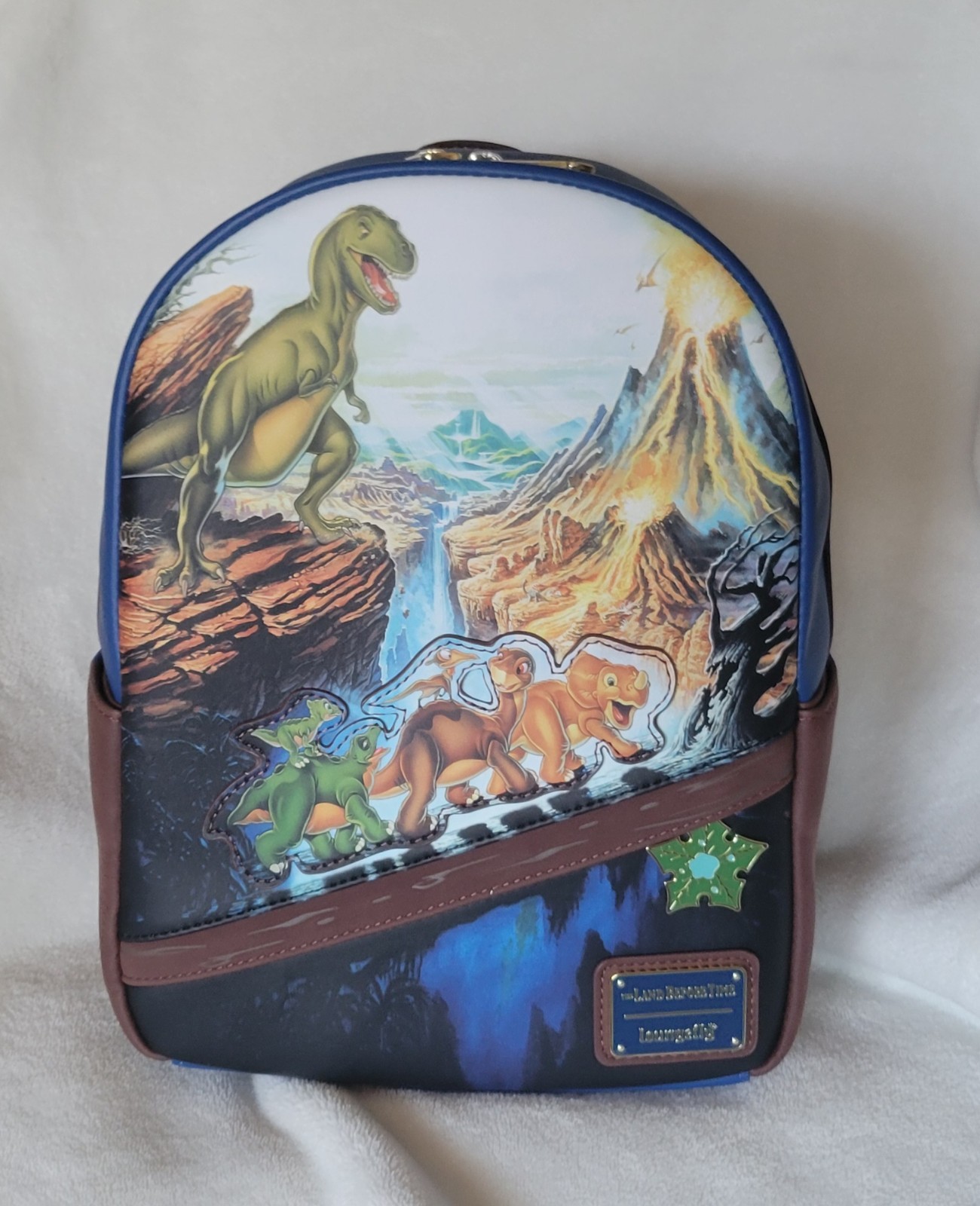 Loungefly The Land Before time mini backpack image 3