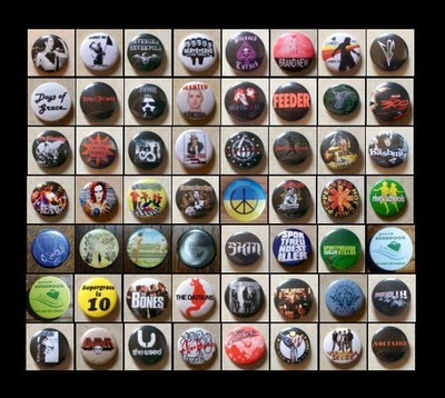 Buttons Pins Anstecker Band FanMerch Festival NEU 2,3cm*Rock Pop Metal Reggae*